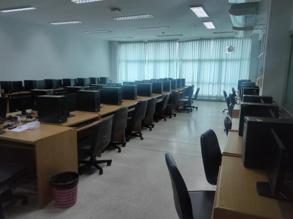 ห้องปฏิบัติการคอมพิวเตอร์ 105